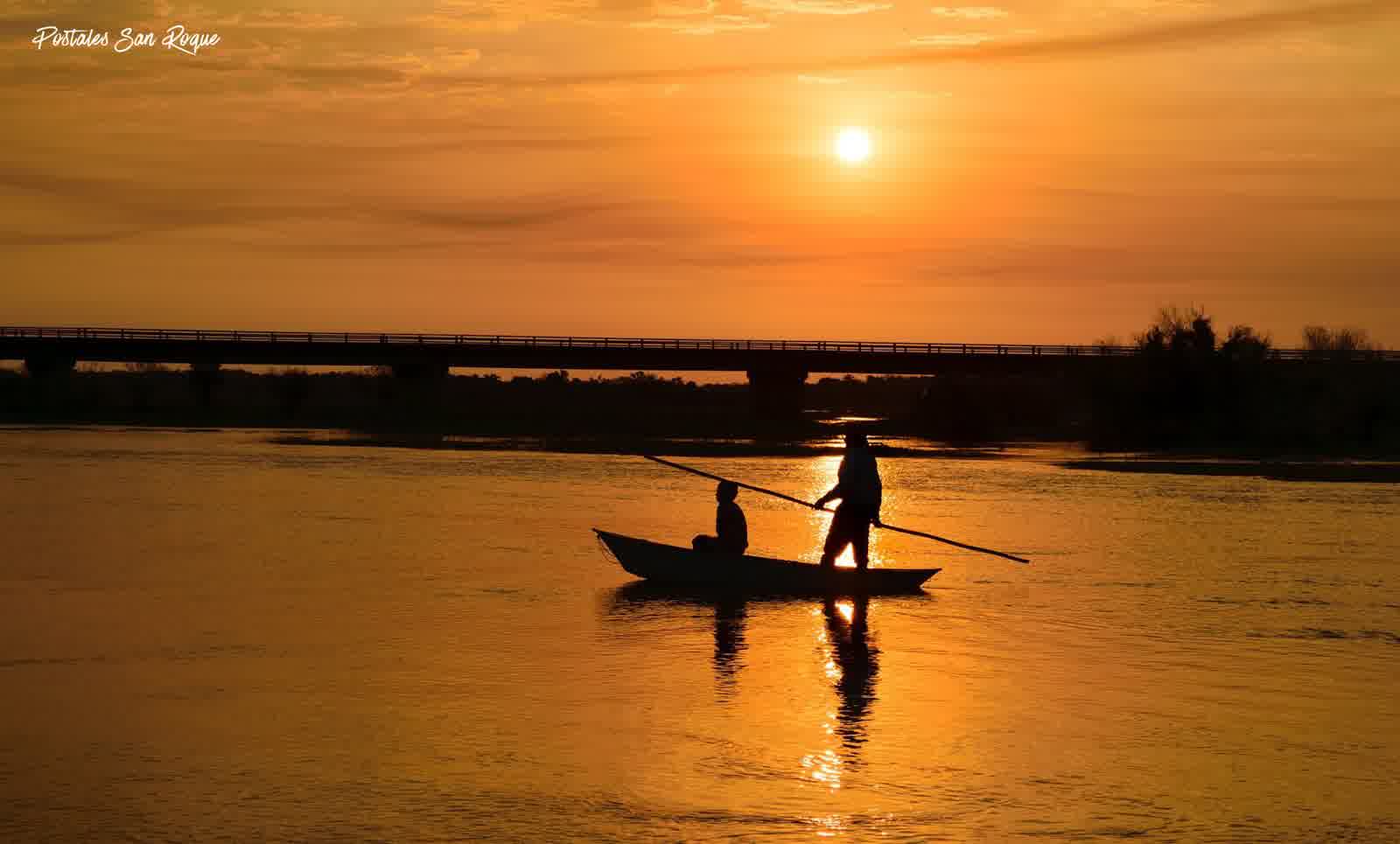 Atardecer sobre el río Santa Lucía en San Roque